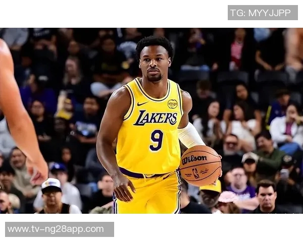 布朗尼坦言上场机会有限期待通过努力防守赢得更多信任与时间