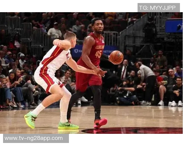 米切尔28投10中砍下28分15篮板8助攻神仙绝平三分令人叹为观止