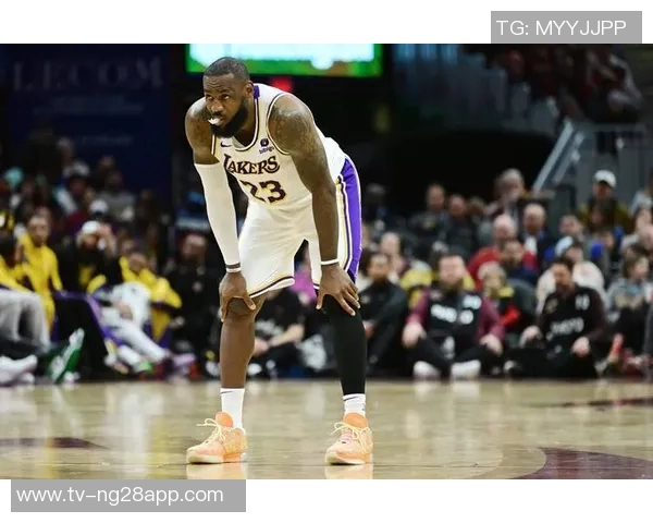 浓眉因小腿伤势缺席对阵雄鹿比赛连续第六场缺阵令人担忧