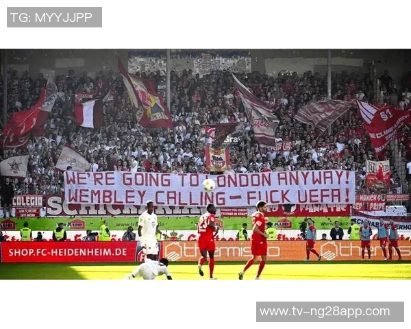 欧足联对拜仁处以罚款并关闭看台因极端球迷燃放烟花事件